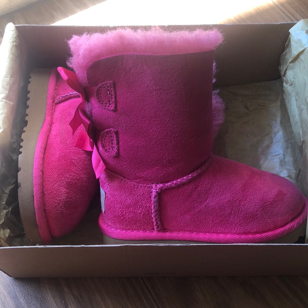 Ugg kids size 7